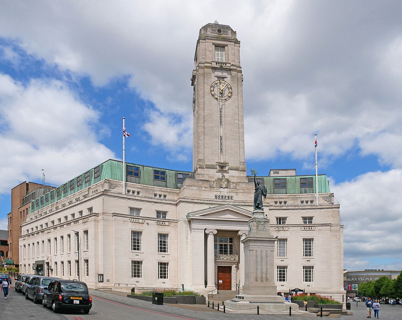 Luton Town Hall and war memorial